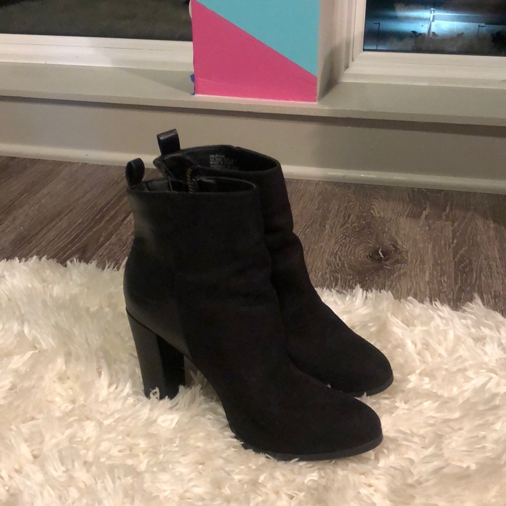 Shoe Dazzle black suede/leather Booties